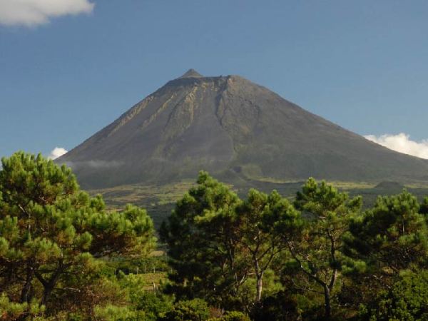 ACORES (Portugal) avec les volcanologues Alex MOLLE et Ludovic&nbsp;LEDUC