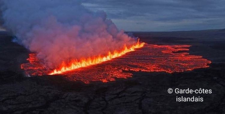 Quinze jours d’éruption à REYKJANES (Islande) : les plus belles photos&nbsp;!