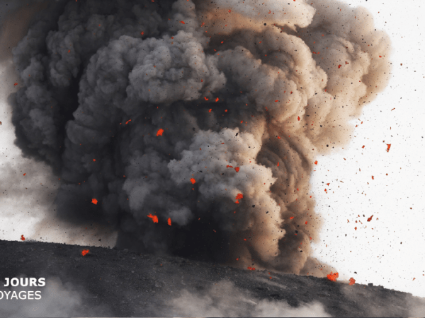 LEWOTOLO (Indonésie) – Eruption Express avec S.&nbsp;CHERMETTE